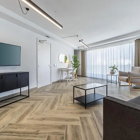 The Cube - Designer Finished By Sf Homes דירה *